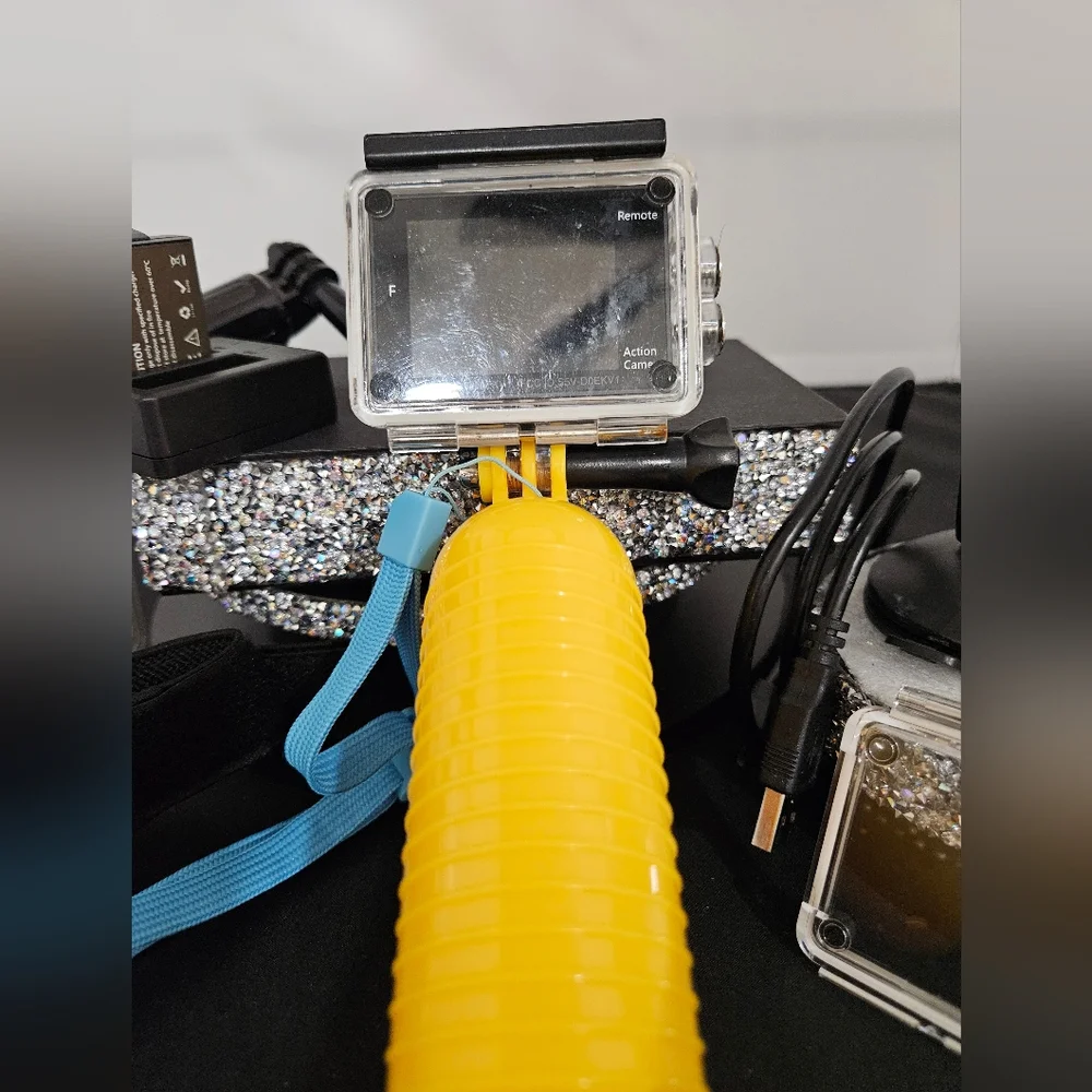 AKASO EK7000 Camera Underwater Video selfie EUC waterproof new $70 SD card